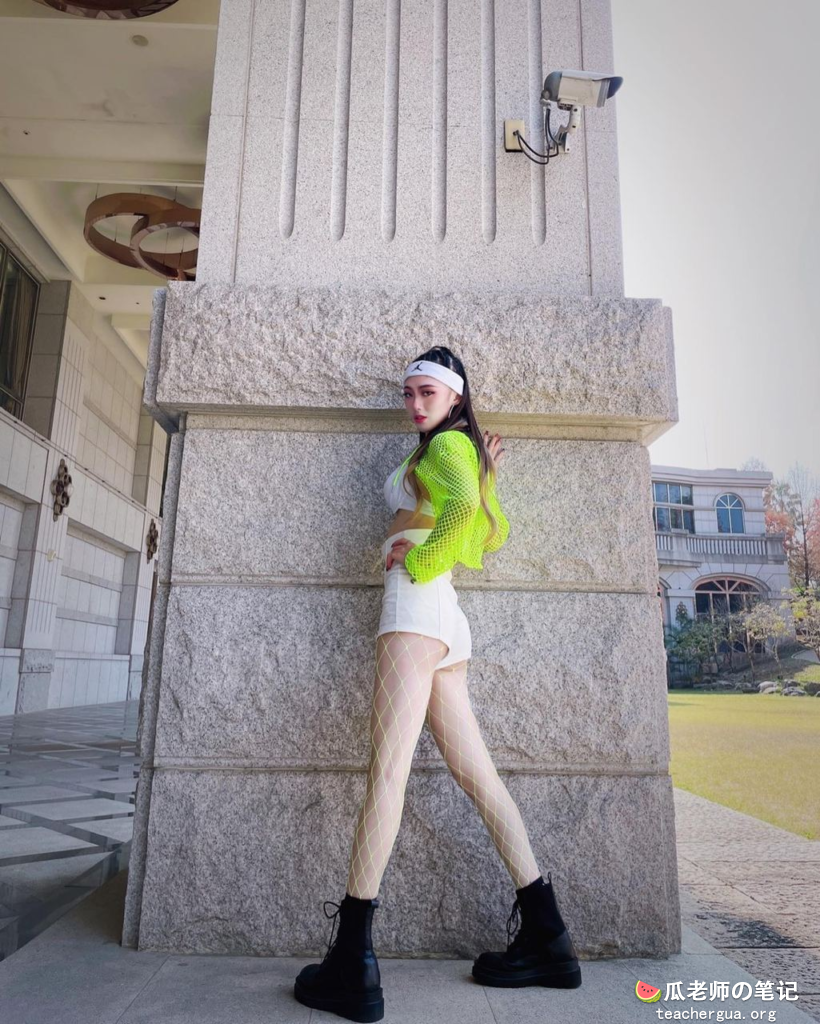 IG网红laura1030 男友啪啪 1对1私密视频泄漏