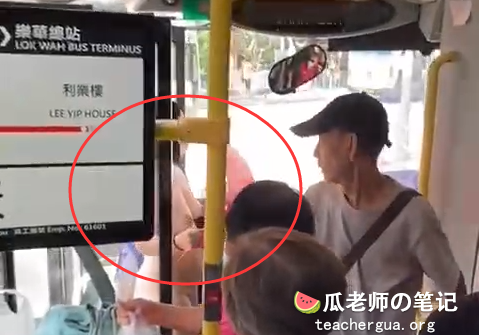 吃瓜香港顺天村巴士总站惊现裸女站牌阻挡交通